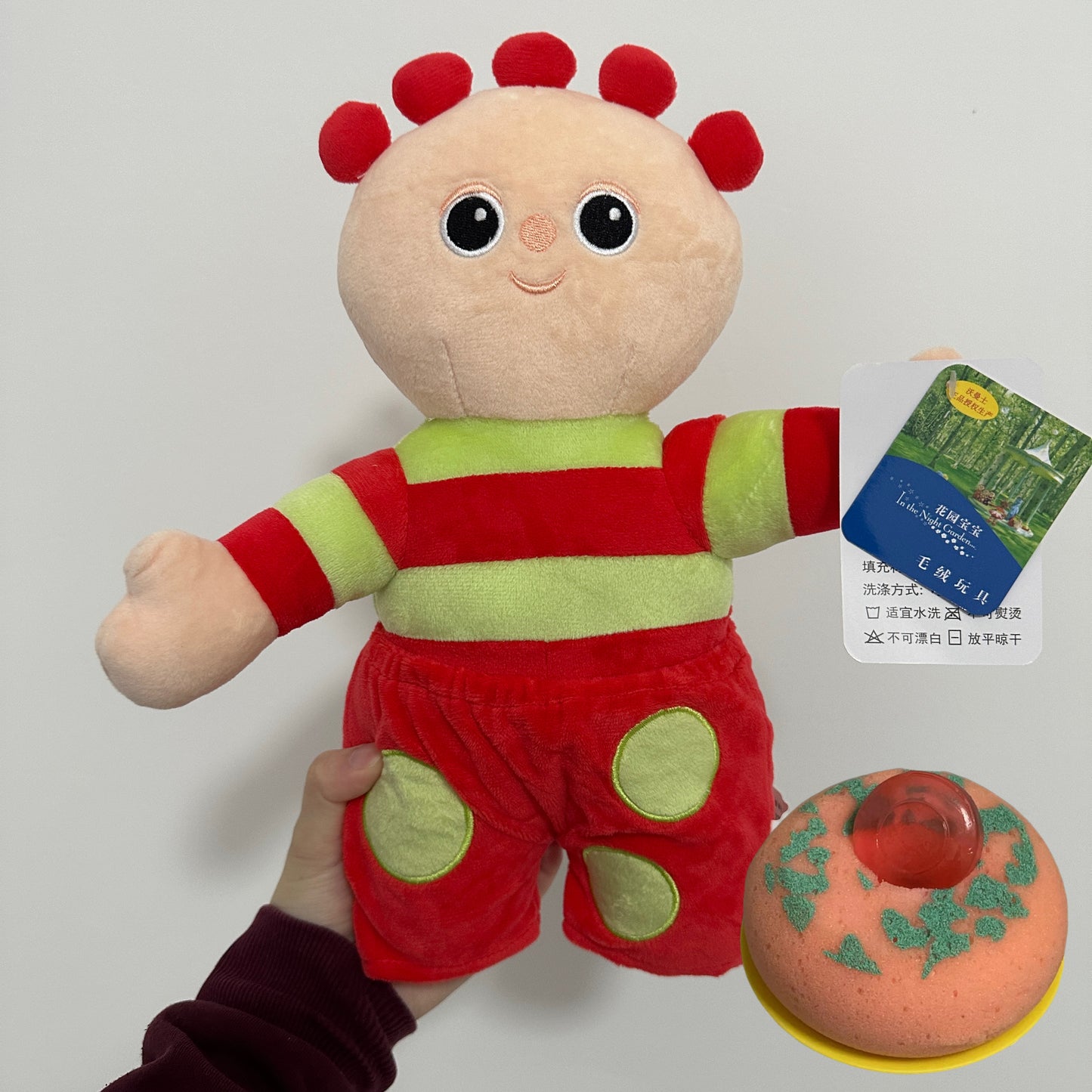 The Tombliboos Unn plush toy and makkapakka sponge