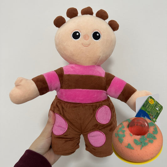 The Tombliboos Ooo plush toy and makkapakka sponge