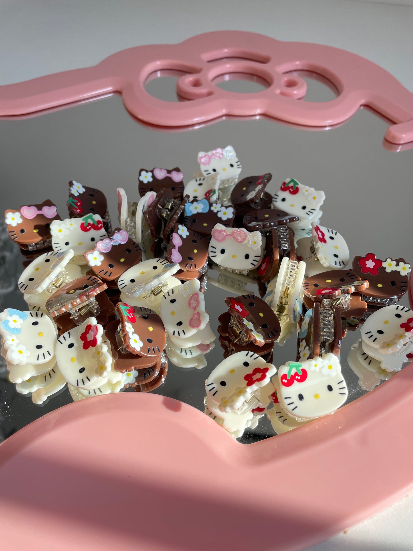 Sanrio KT hair clips | 8 Count (Pack of 1)