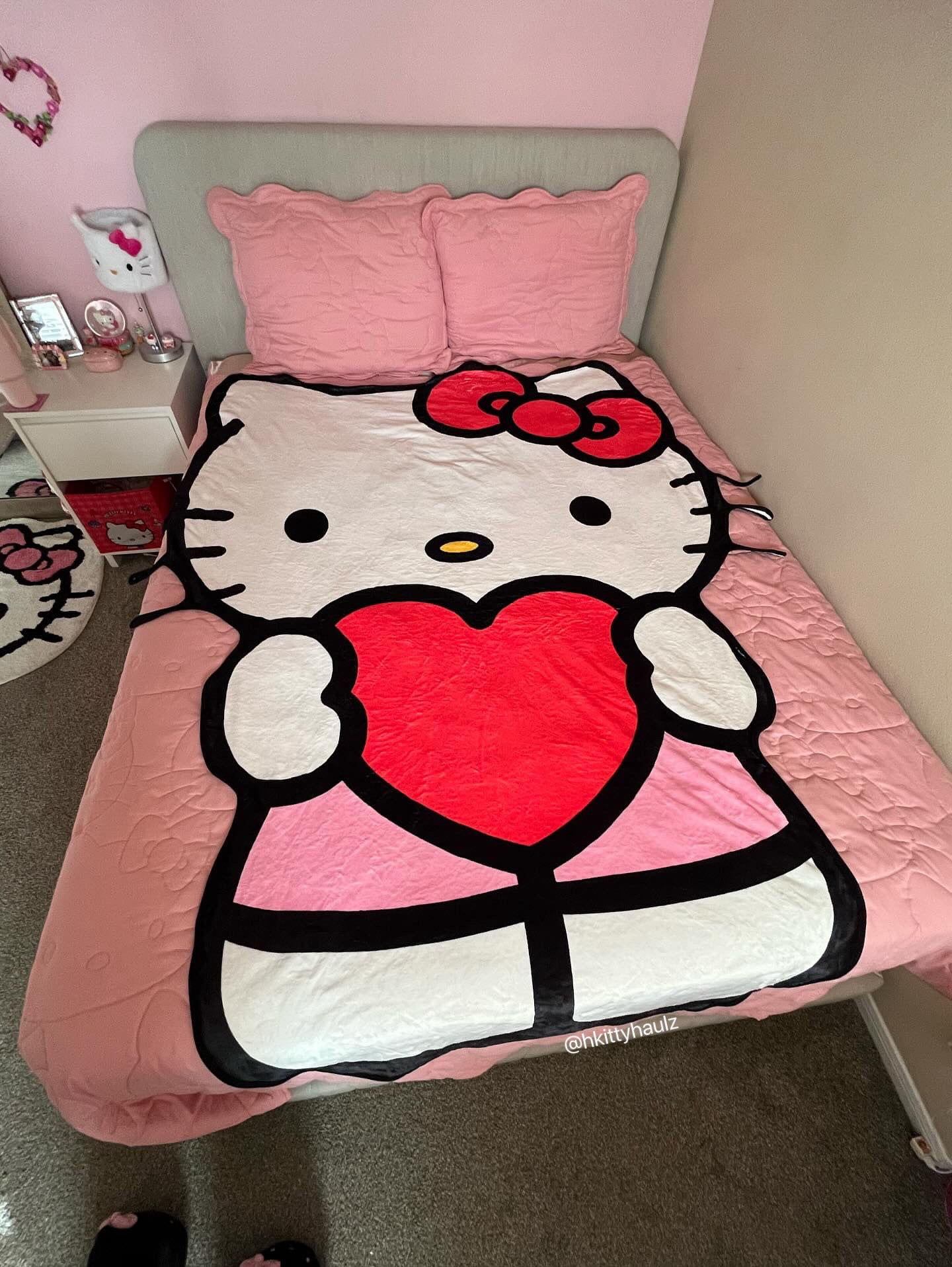 KT Valentine Shape Blanket Flannel Throw Blanket Cute Blanket Lightweight Super Soft Cozy for Bed Kids Adult Valentine Gift
