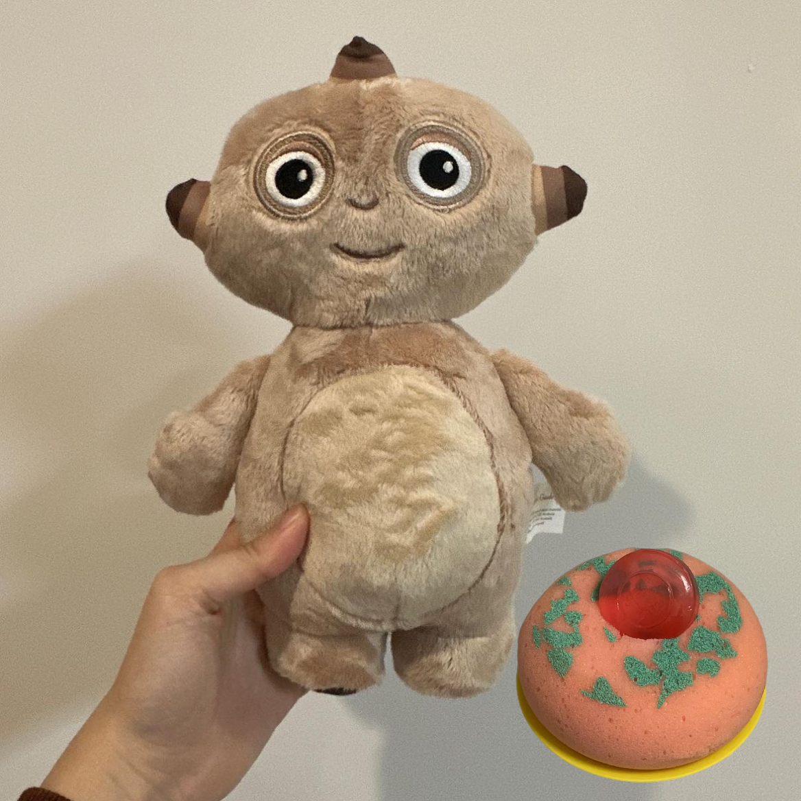 makka pakka big eye plush toy and makkapakka sponge