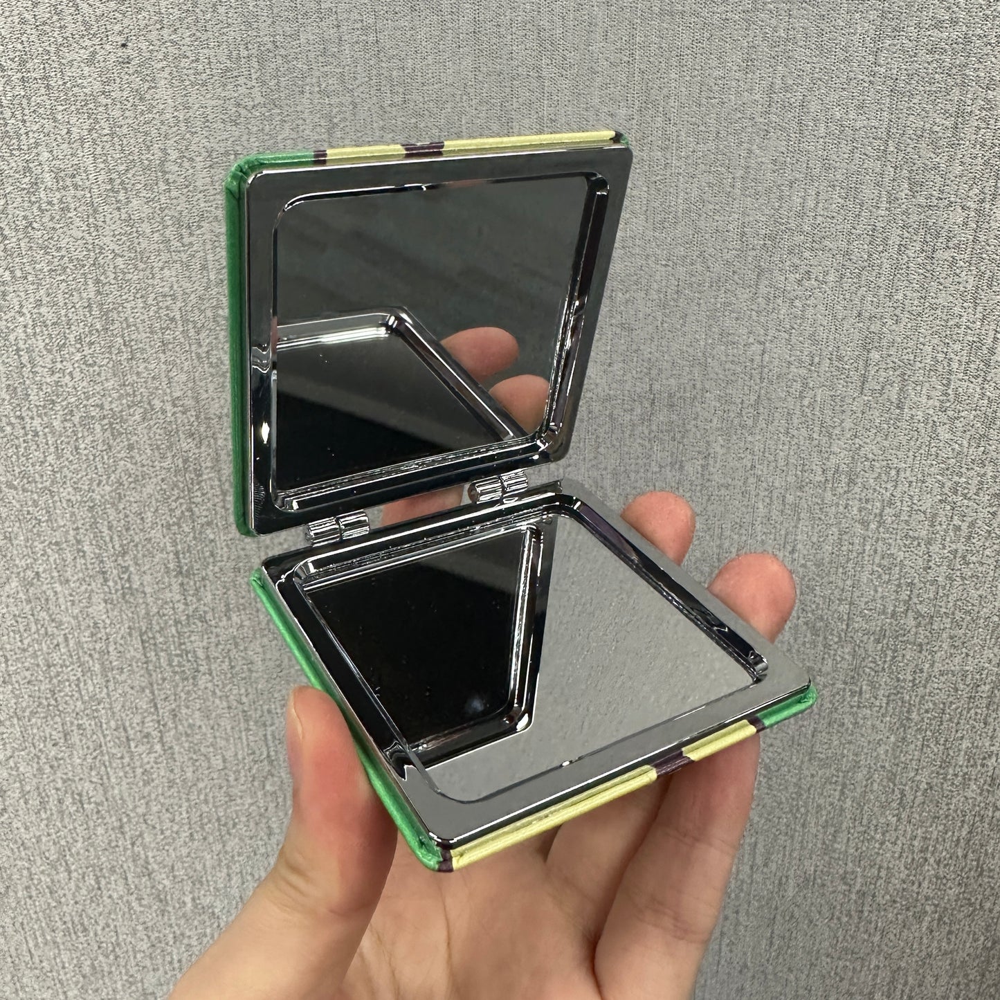 makkapakka green compact Mirror