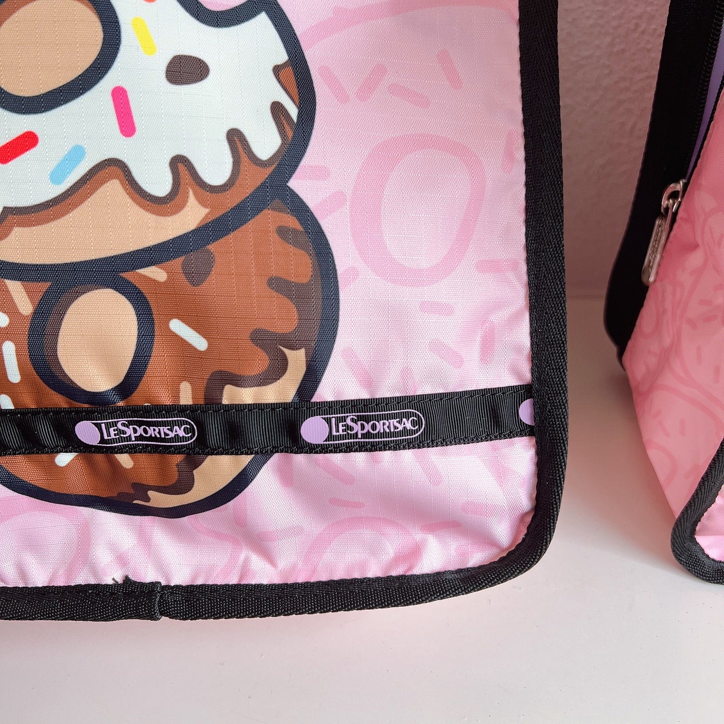 LeSportsac Donuts Pink Organizer - kikigoods